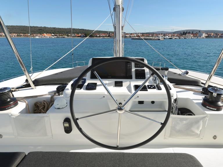 Boat rental Lagoon Lagoon 51 in Sukošan on Samboat