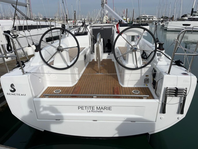 Sailboat for rent La Rochelle at the best price