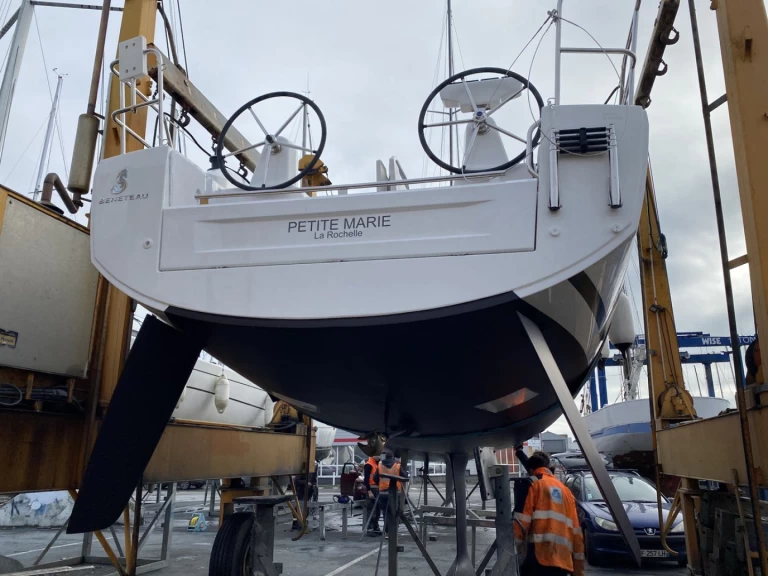 Bénéteau Oceanis 30.1 in La Rochelle on SamBoat