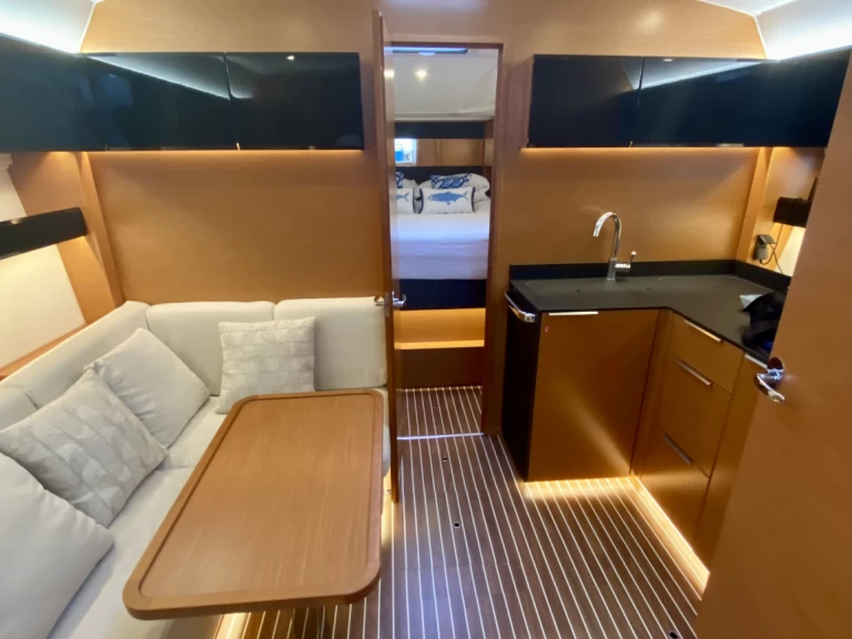 Motorboat for rent Nice at the best price