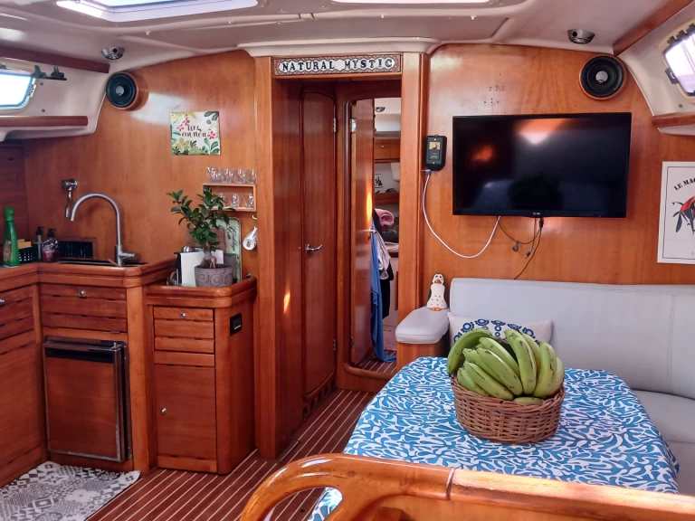 Rent a Bavaria Bavaria 46 Cruiser Le Marin