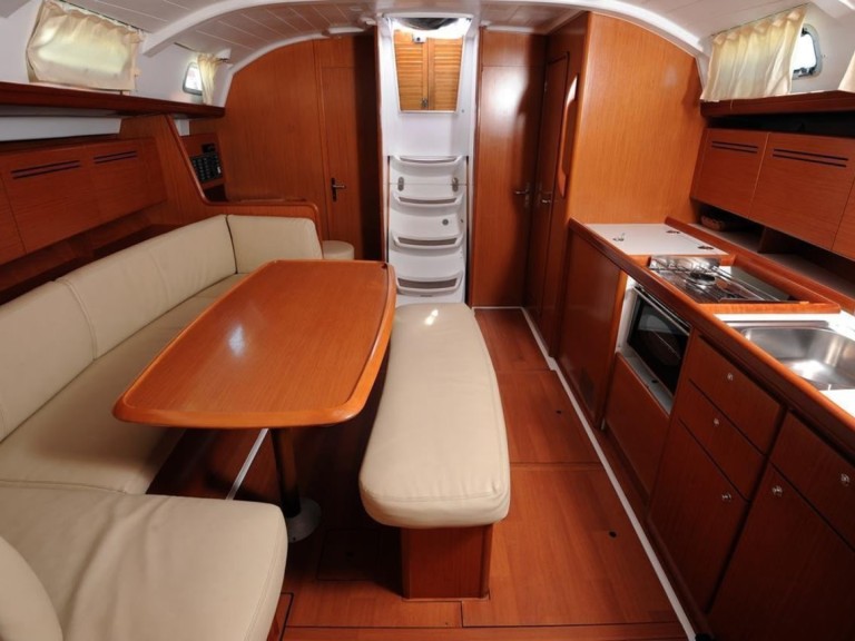 Bareboat Rental Sailboat Bénéteau with a boat licence