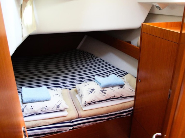 Sailboat for rent Corfu at the best price