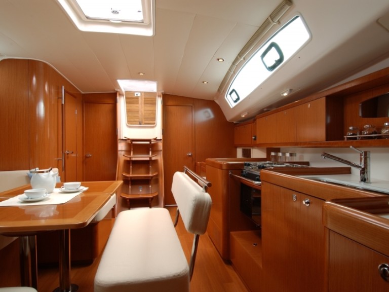 Boat rental Bénéteau Oceanis 43 in Corfu on Samboat