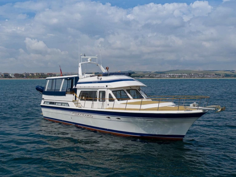 Boat rental Trader 54 Sundeck in City of Belfast on Samboat