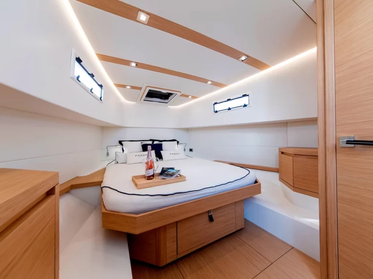 Pardo Yachts Pardo 38 charter bareboat or captained in  Saint-Tropez