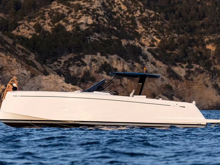 Rent a Pardo Yachts Pardo 38 Saint-Tropez