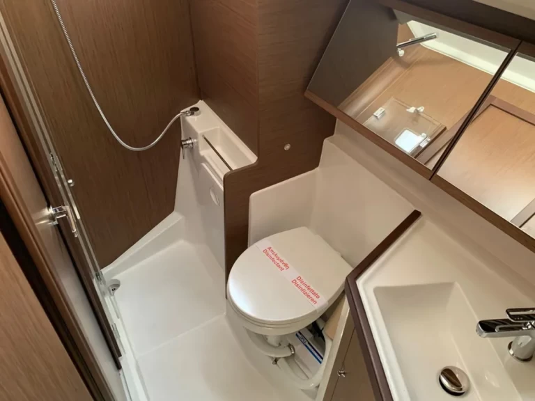 Bareboat Rental Sailboat Bénéteau with a boat licence