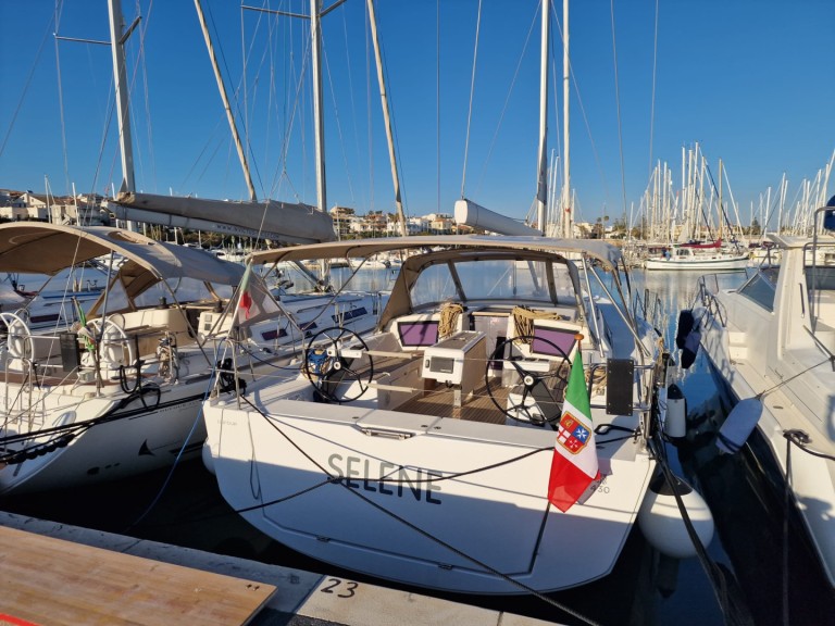 Bareboat Rental Sailboat Dufour with a boat licence