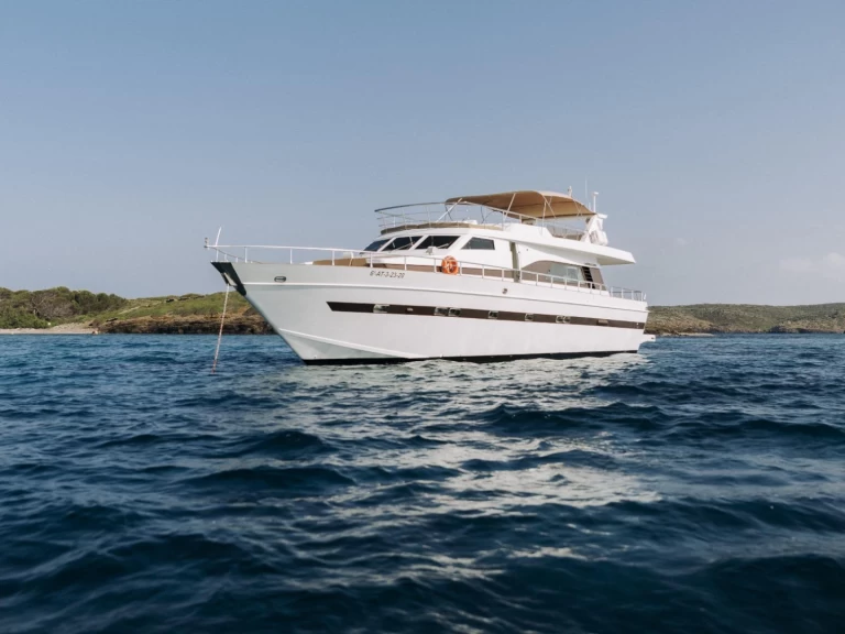 Yacht charter Baiona cheap Akhir 22