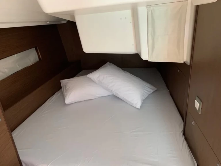 Bareboat Rental Sailboat Bénéteau with a boat licence