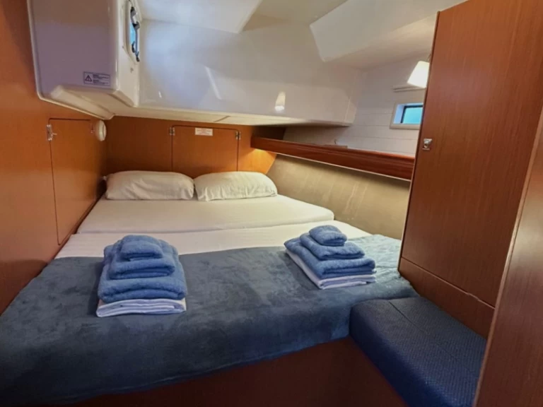 Rent a Bavaria Cruiser 46 Alimos
