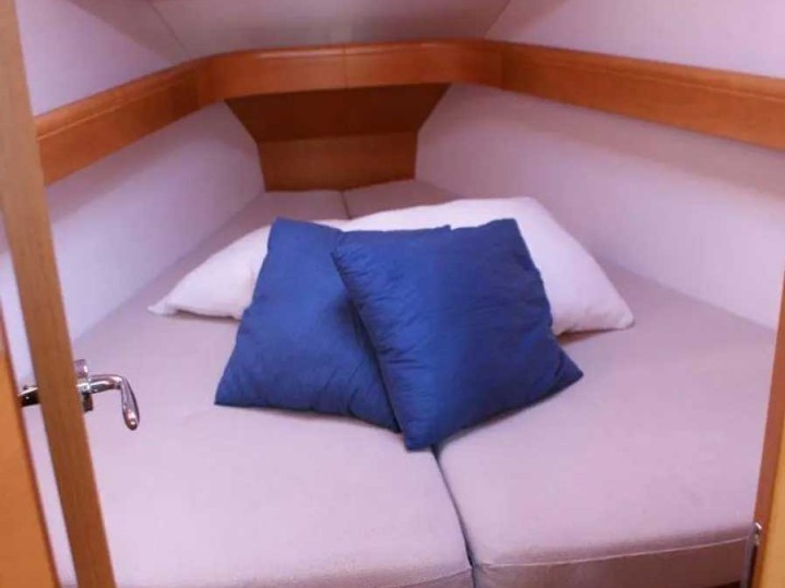 Rent a Jeanneau Sun Odyssey 36i Punta Ala