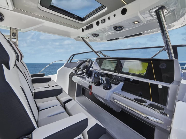 Motorboat rental with or without captain Jeanneau Cavalaire-sur-Mer