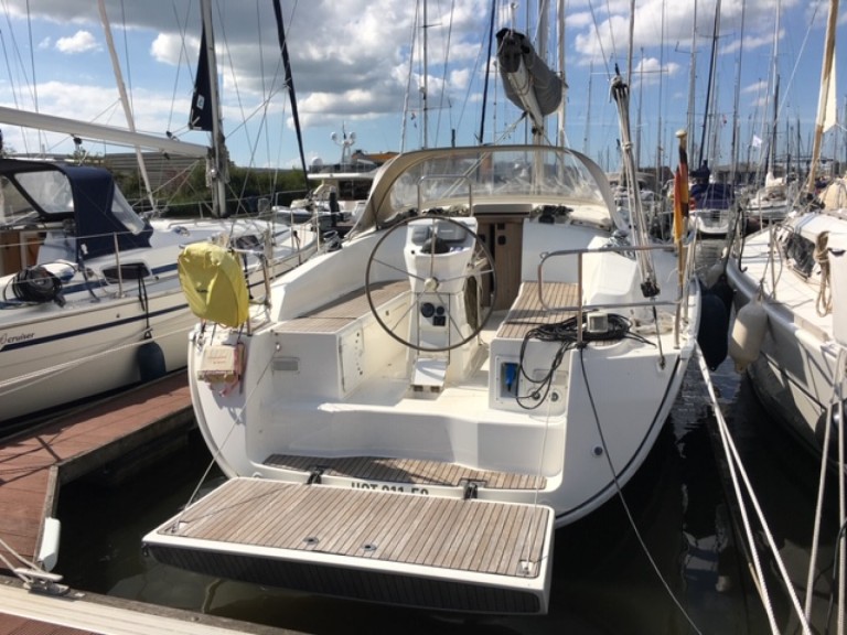 Bavaria Cruiser 36 in Lemmer on SamBoat
