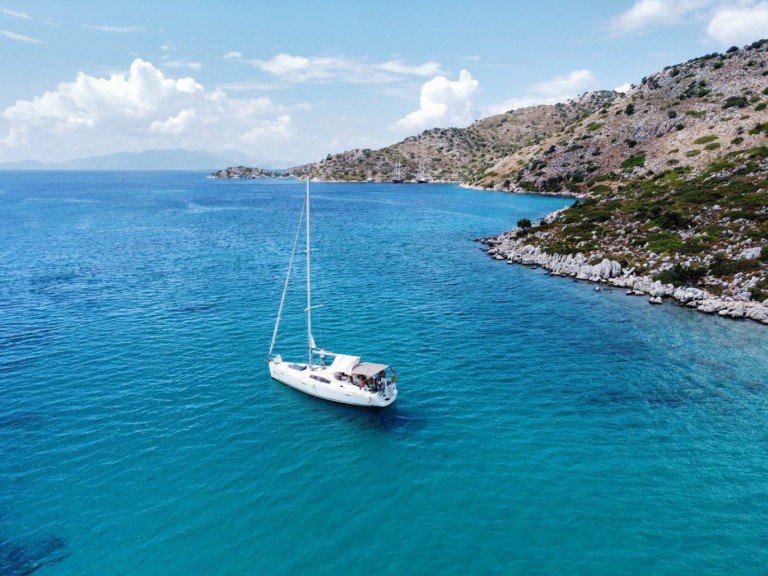 Yacht charter Adaköy cheap Oceanis 43