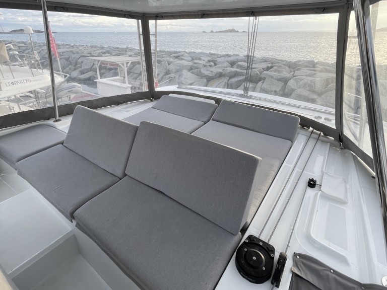 Lagoon Lagoon 46 in Saint-Raphaël on SamBoat