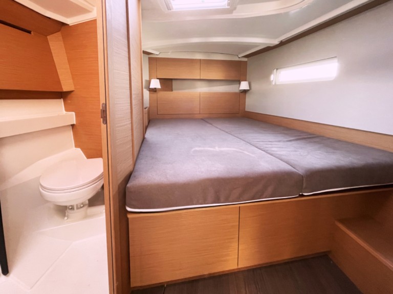 Bareboat Rental Sailboat Jeanneau with a boat licence