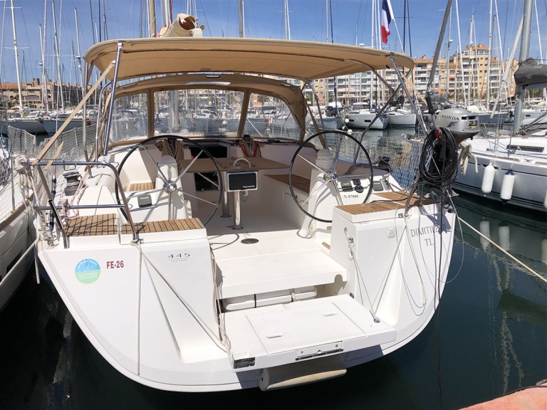 Boat rental Dufour Dufour 445 in Hyères on Samboat