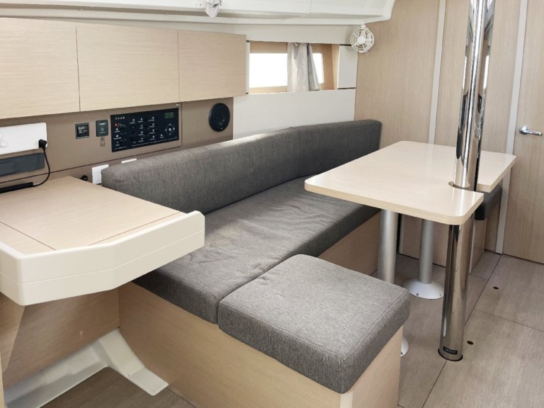 Bareboat Rental Sailboat Bénéteau with a boat licence