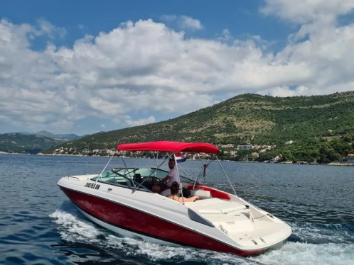 Bareboat Rental Motorboat Chaparral with a boat licence