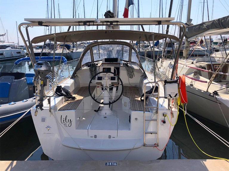 Jeanneau Sun Odyssey 319 in Hyères on SamBoat