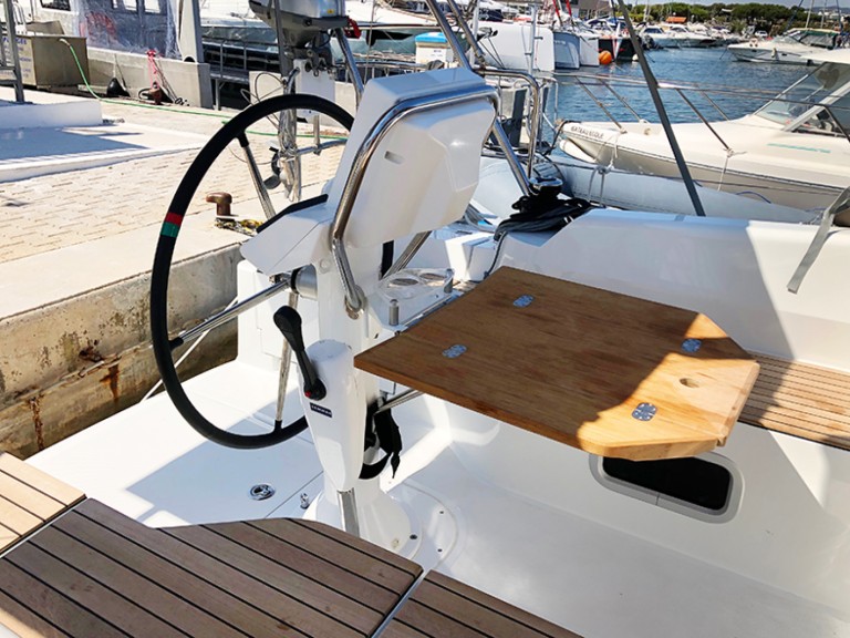 Rent a Jeanneau Sun Odyssey 319 Hyères