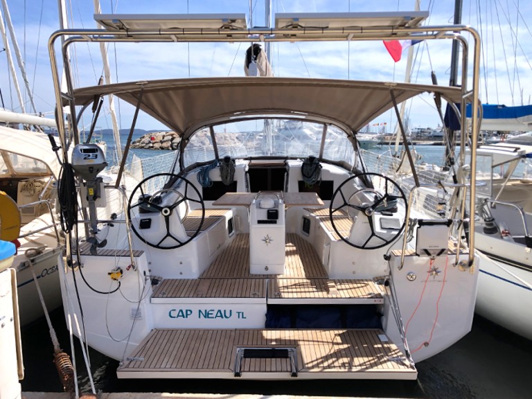 Boat rental Jeanneau Sun Odyssey 410 in Hyères on Samboat