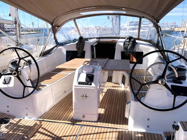 Sailboat rental with or without captain Jeanneau Hyères