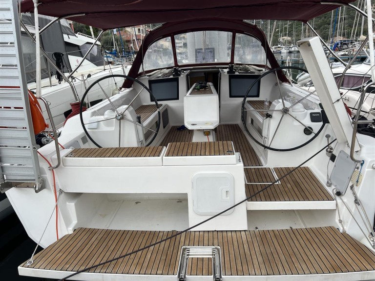 Sailboat rental with or without captain Dufour Lefkáda