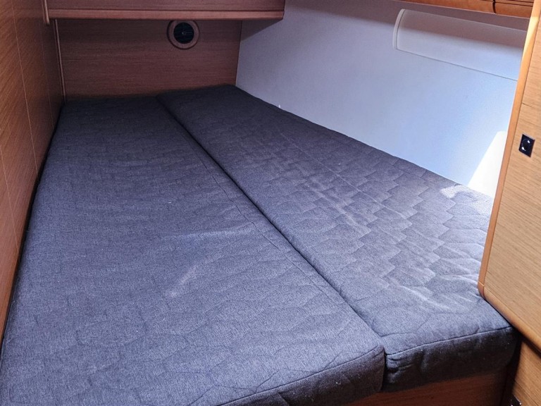 Sailboat for rent Lefkáda at the best price