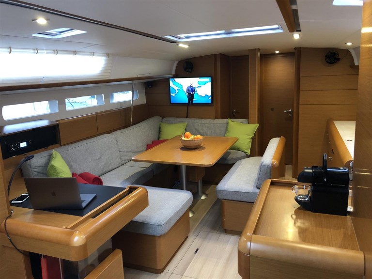 Jeanneau Sun Odyssey 519 in Lefkáda on SamBoat