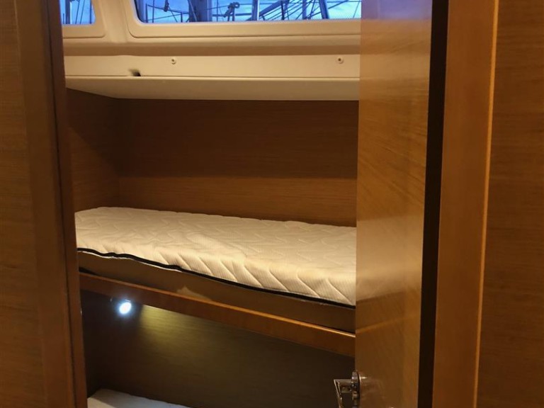 Boat rental Jeanneau Sun Odyssey 519 in Lefkáda on Samboat