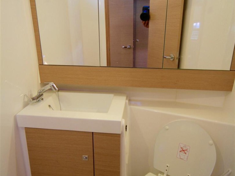 Sailboat for rent Lefkáda at the best price