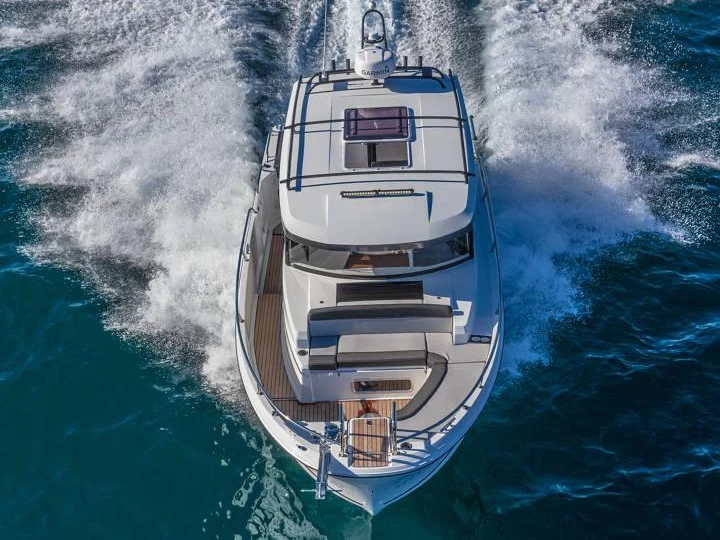 Boat rental Jeanneau Merry Fisher Marlin 895 in Dénia on Samboat