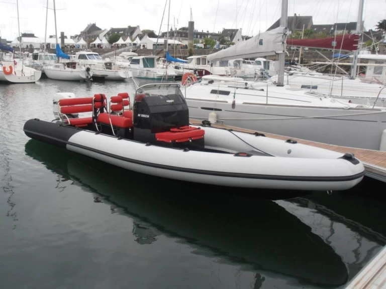 Hydrosport 737 SunDeck Mercury 250 V8 in Rab on SamBoat