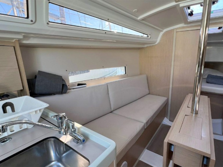 Sailboat rental in Bandol - 4 OCEANIS 30.1 - JE (2D/0C/0P)