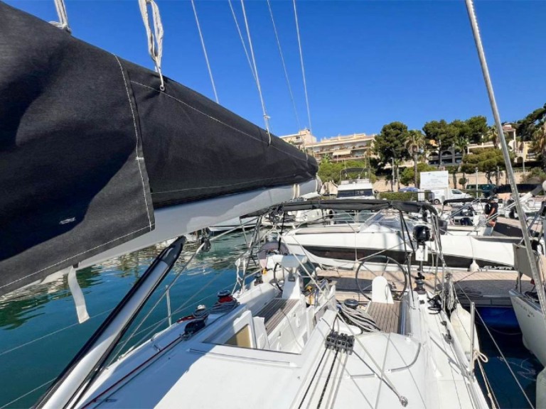 Rent a 4 OCEANIS 30.1 - JE (2D/0C/0P) Bandol