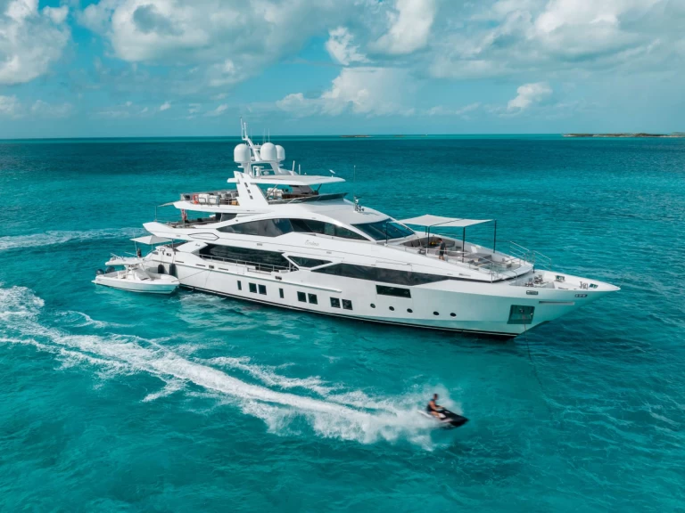 Bareboat Rental Luxury Yacht Benetti with a boat licence