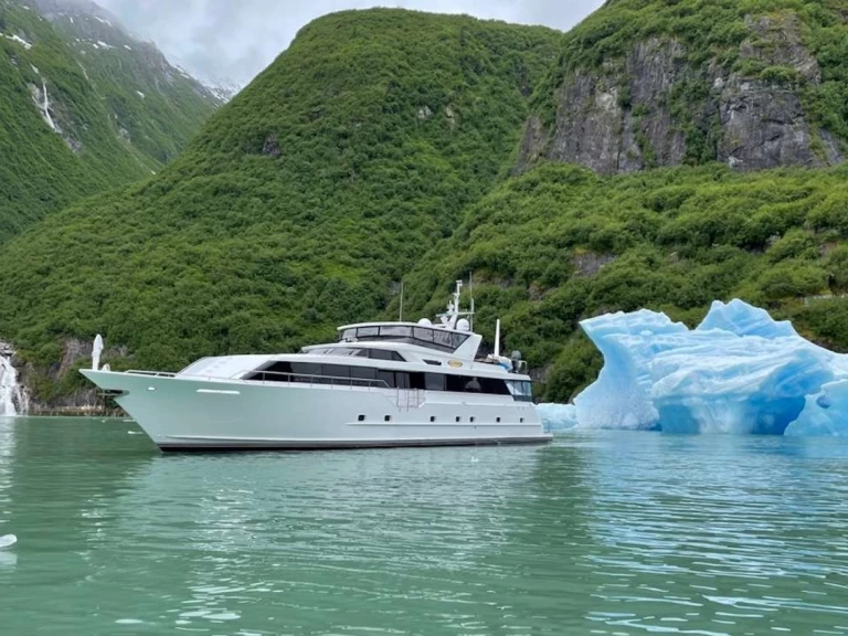 Luxury Yacht rental with or without captain Broward Seattle