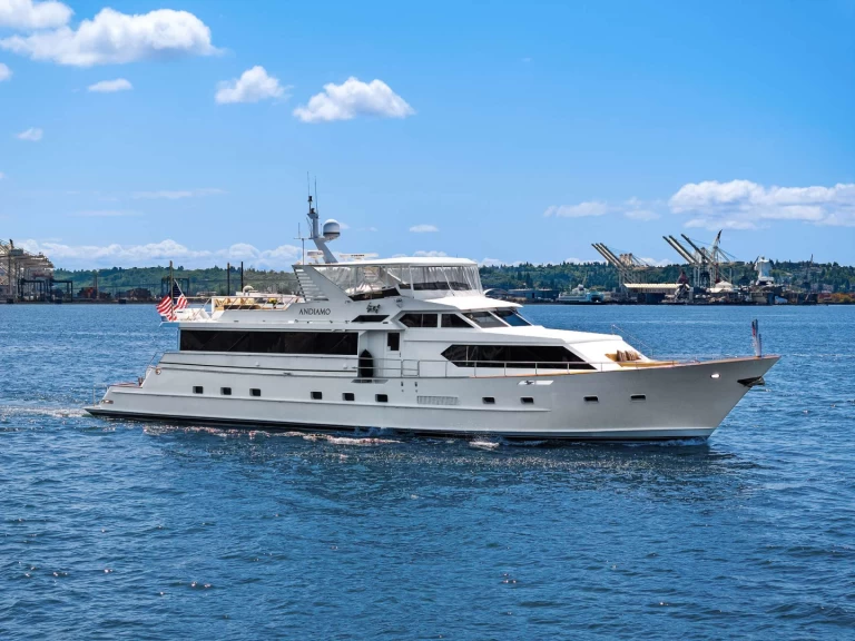 Luxury Yacht for rent Seattle at the best price