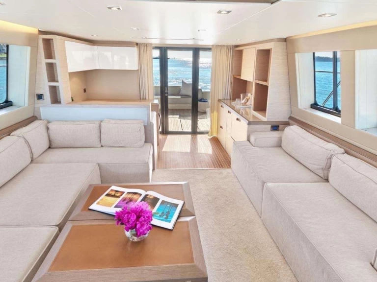 Luxury Yacht rental with or without captain Bénéteau Miami