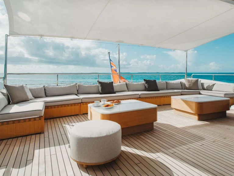Luxury Yacht rental in Bahamas - Benetti EMINA