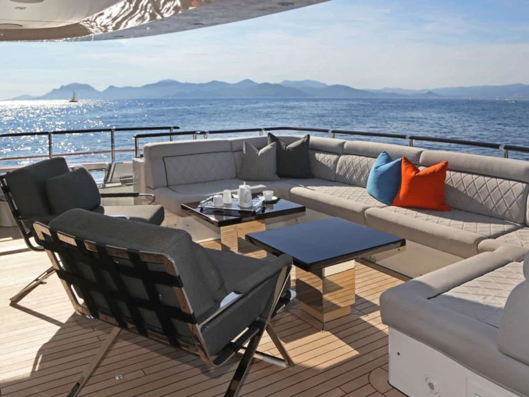 Boat rental Heesen AURELIA in Barcelona on Samboat