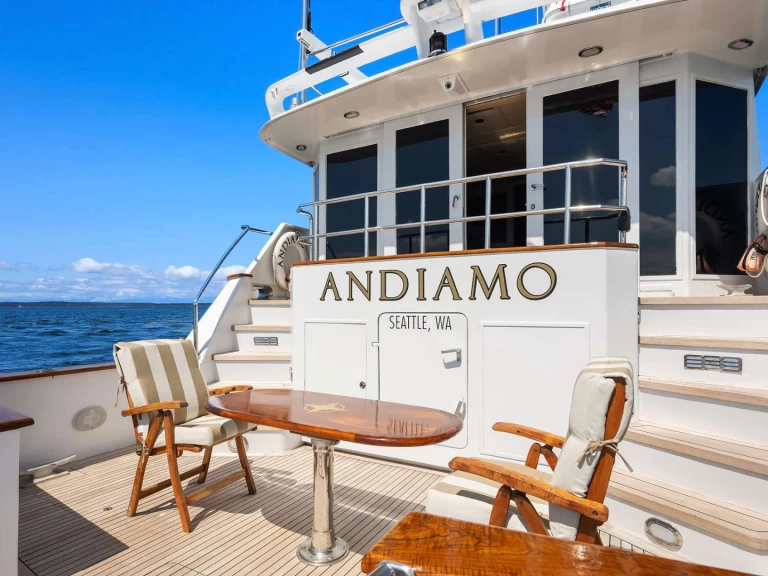 Bareboat Rental Luxury Yacht Broward with a boat licence