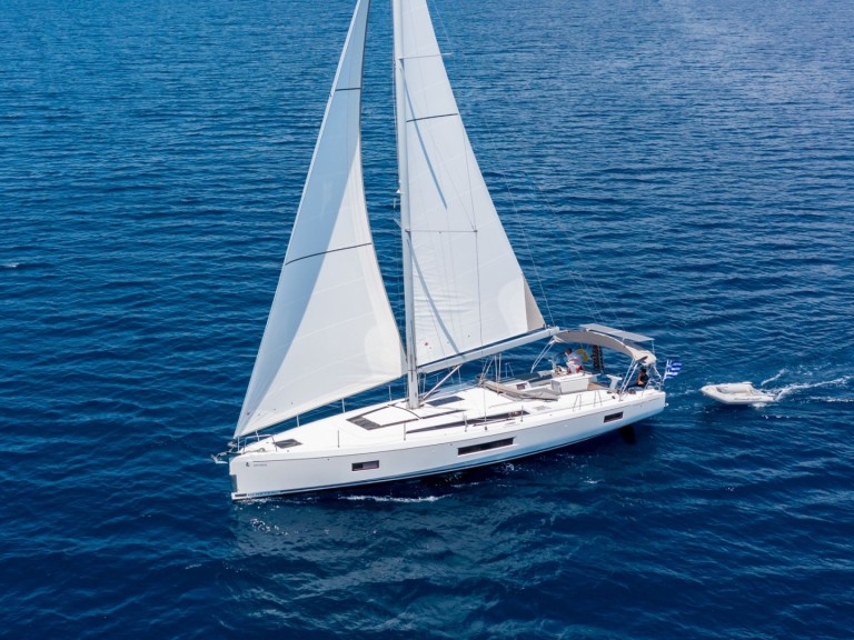 Rent a Bénéteau Oceanis 51.1 Alimos