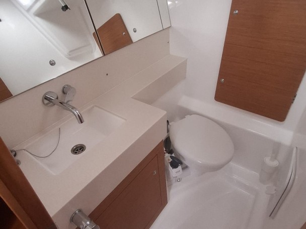 Sailboat rental in Furnari - Dufour Dufour 37