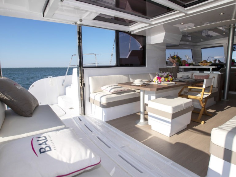 Yacht charter Hyères cheap Catspace 