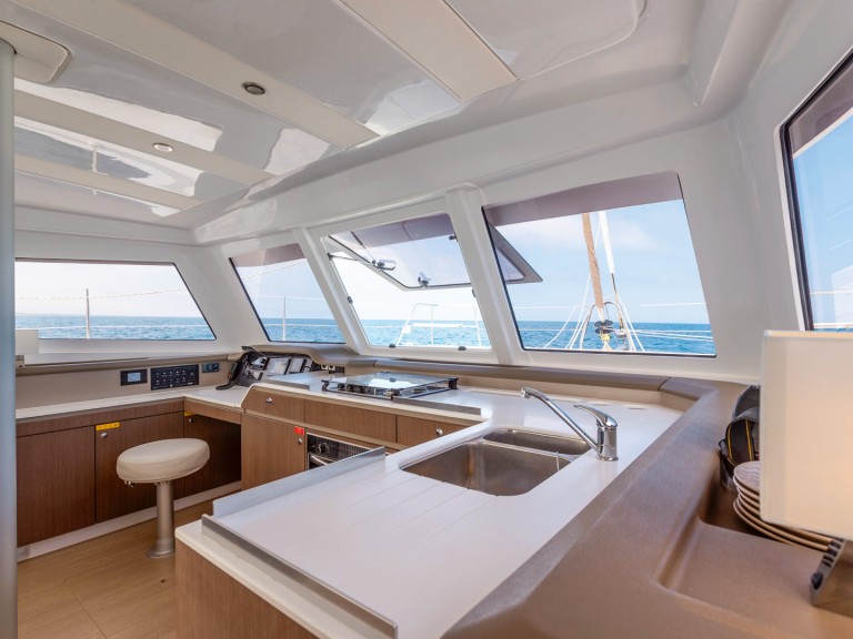 Catamaran rental in Hyères - Bali Catspace 