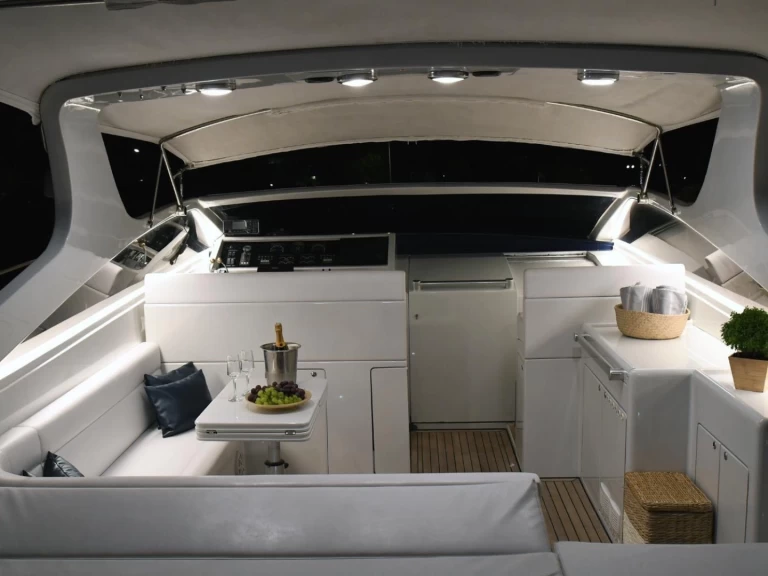 Bareboat Rental Motorboat Alfamarine with a boat licence